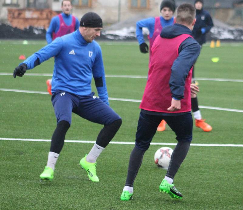 PRVNÍ TRÉNINK. Fotbalisté Varnsdorfu zahájili zimní přípravu na jarní část druhé ligy.