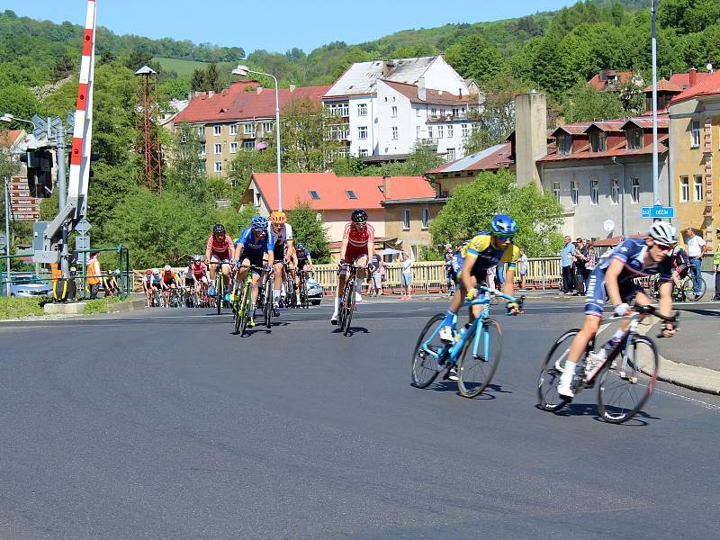 Start závěrečné etapy Závodu míru juniorů v Benešově nad Ploučnicí.