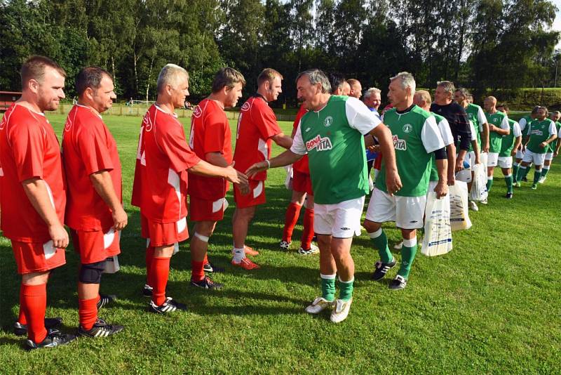 MIKULÁŠOVICKÉ OSLAVY zpestřila návštěva staré gardy pražských Bohemians.