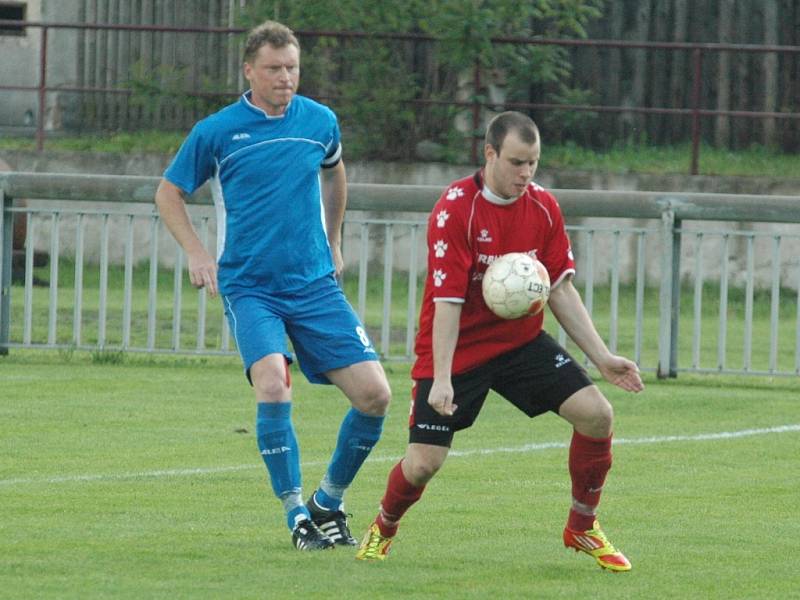 DALŠÍ BODY. Jílové (v modrém) doma porazilo 1:0 Soběchleby.