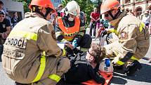 Vypřošťování lidí z aut po dopravní nehodě si vyzkoušeli hasiči v Rumburku.