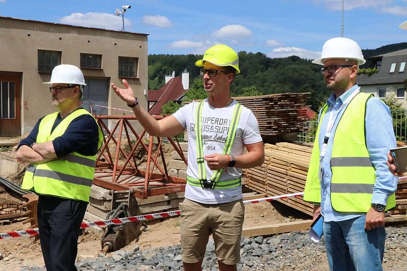 V děčínské nemocnici pokračuje dostavba nových pavilonů, další Krajská zdravotní připravuje.