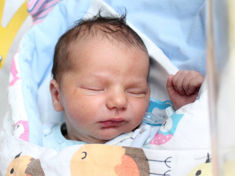 Mamince Marii Kubincové z Malé Bukoviny se ve středu 17. října ve 13:42 hodin narodil syn Lukáš Kubinec. Měřil 52 cm a vážil 3,87 kg.