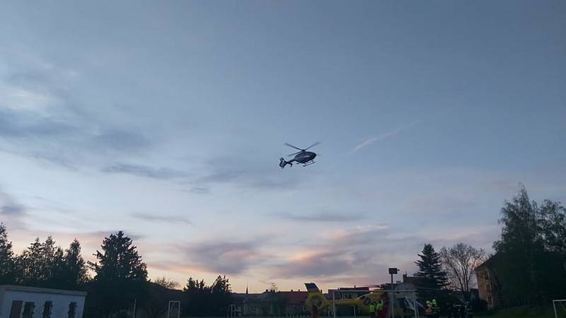 V Boleticích dítě vypilo louh, letěl pro něj vrtulník.