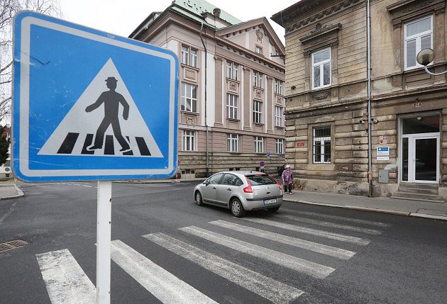 PŘECHOD. Jednou z novinek v děčínské dopravě je přechod v tržní ulici nedaleko muzea.