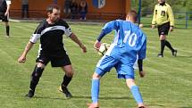 JASNÁ VÝHRA. Fotbalisté České Kamenice B (modrá) vyhráli 5:1 ve Františkově.