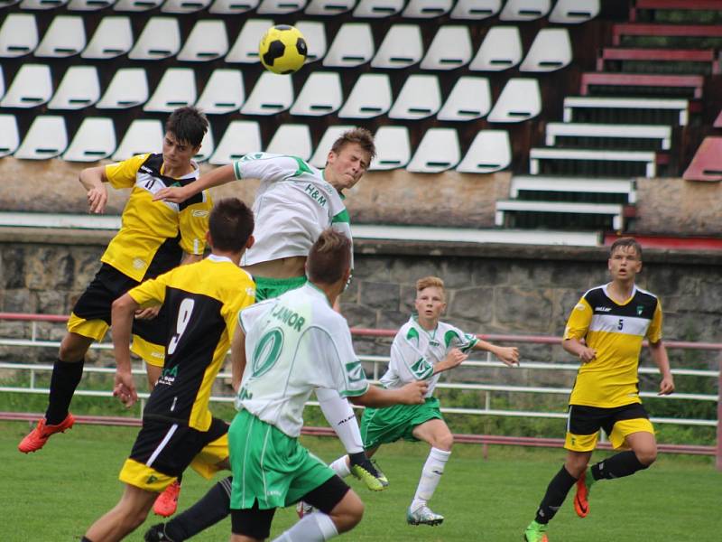 MLADŠÍ DOROSTENCI Junioru Děčín nestačili na Fotbalovou Farmu Roudnice nad Labem.