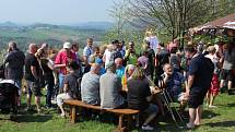 Vášniví turisté zahájili sezonu v národním parku několikakilometrovým výletem.