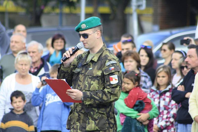 Příslušníci aktivních záloh oslavili v Děčíně desáté výročí vzniku své jednotky.