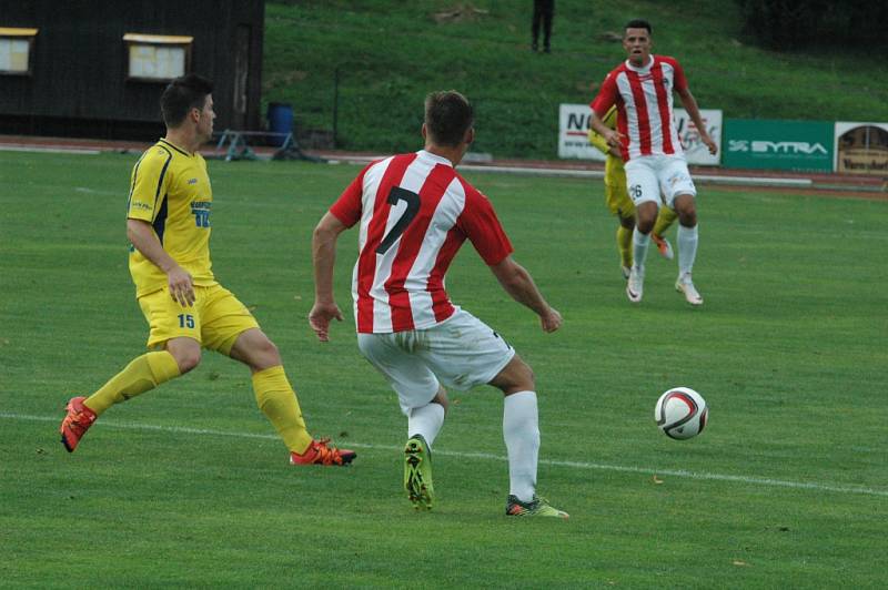 VARNSDORF (ve žlutém) doma remizoval se Žižkovem 0:0.