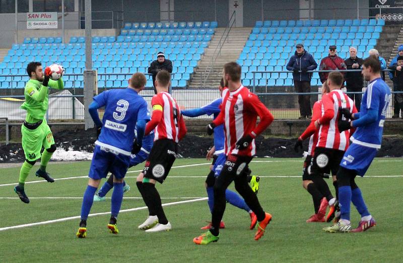 REMÍZA. Varnsdorf (v modrém) hrál s Viktorkou Žižkov 1:1.