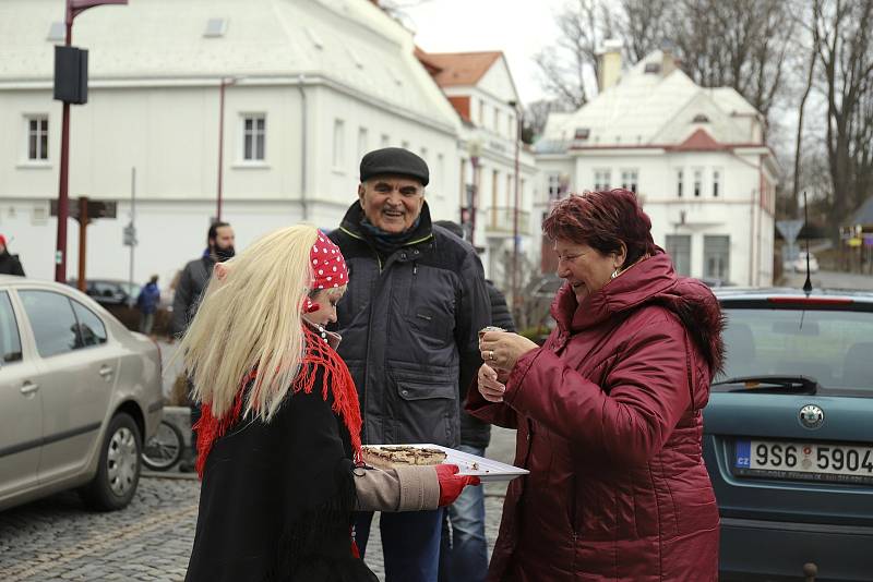 Krásnou Lípou prošel masopustní průvod.