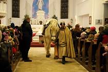 Ve Varnsdorfu přijel svatý Martin na koni až do kostela.