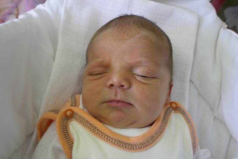 Veronice Řehákové z Děčína se 30. dubna ve 14.44 v děčínské porodnici narodil syn Matěj Šejnoha. Měřil 53 cm a vážil 4,36 kg.