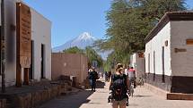 San Pedro s vulkánem Cerro Toco v pozadí.