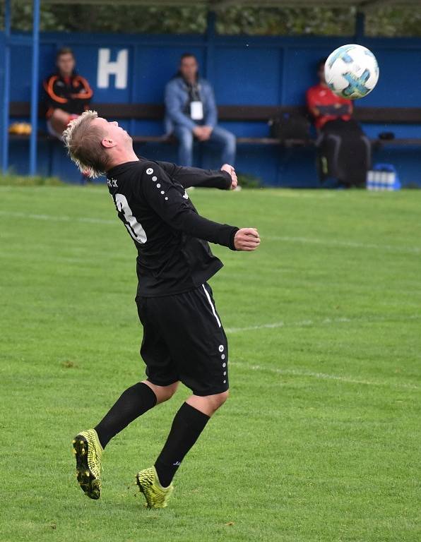 Česká Kamenice (černé dresy) doma udolala Unčín 4:3.