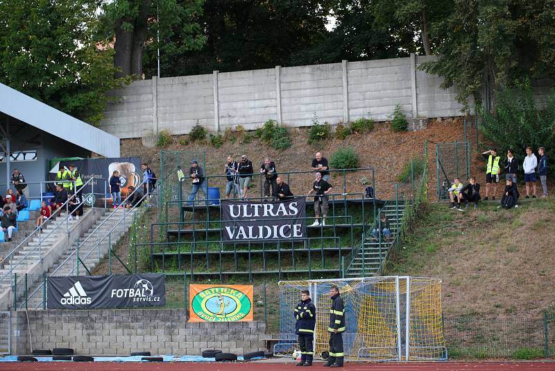 VÍTĚZSTVÍ. Varnsdorf (v modrém) porazil Hradec Králové 1:0.