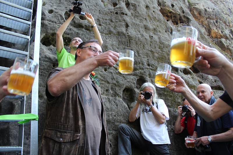 Vášniví turisté zahájili sezonu několikakilometrovým výletem.