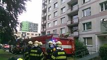 Dvě hasičské jednotky vyjely k požáru bytu v panelovém domě v Jezdecké ulici v Děčíně - Starém Městě.