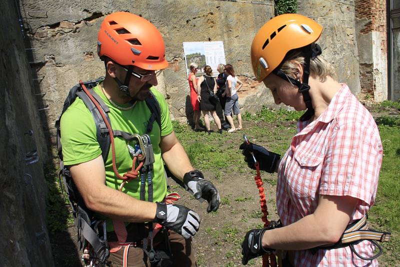 VIA FERRATA neboli Železná stezka vznikla v Děčíně na skále pod Pastýřskou stěnou. 