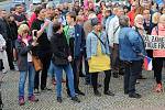 Demonstranty proti Andreji Babišovi přijel do Děčína podpořit Michael Kocáb.