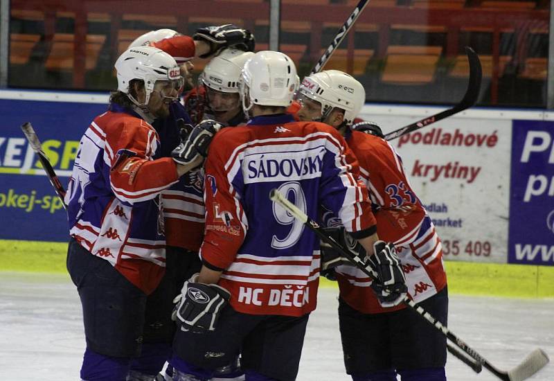 BRAVO! Hokejisté (v tmavém) doma zaslouženě porazili Milevsko 4:1