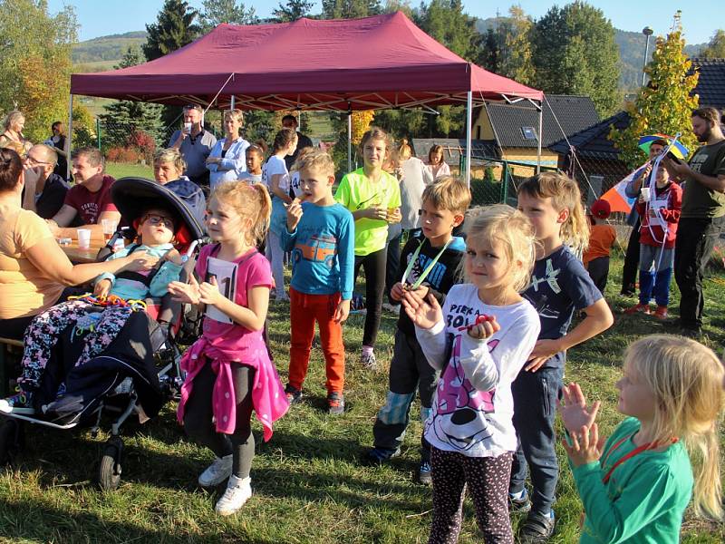 Na louce v Ludvíkovicích proběhl už 6. ročník oblíbené Drakiády