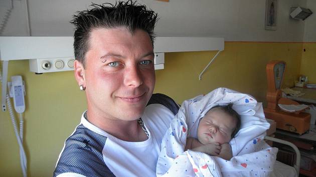 Lence Vičálkové z Děčína se 23. června v 01:46 v děčínské porodnici narodila dcera Isabel Zadinová. Měřila 49 cm a vážila 3,35 kg.