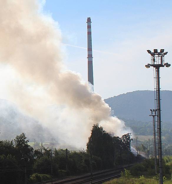 Požár skladiště na východním nádraží v Děčíně. 