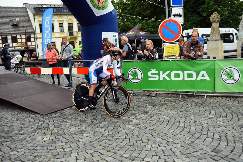 Letošní Tour de Feminin má za sebou první etapu. Čtvrteční časovku vyhrála Vittoria Bussi z Itálie.