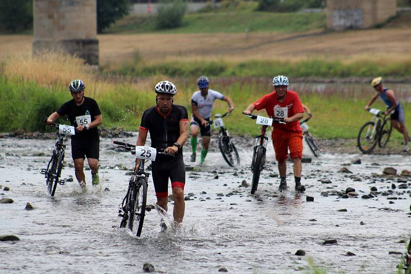 Triatlon Železný knedlík 2018 absolvovalo téměř 120 závodníků.