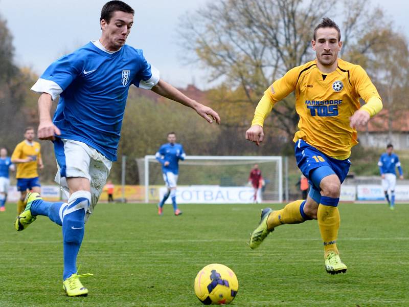 PAVEL TVAROHA (vpravo) v utkání proti Vlašimi.