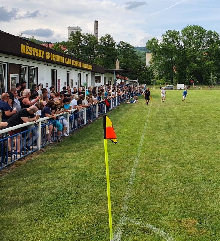 Fotbalový klub v Benešově nad Ploučnicí slavil stoleté výročí. Dorazil i Sigi Team.