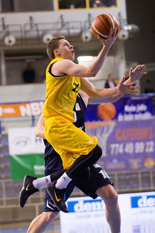 BASKETBALISTÉ DĚČÍNA prohráli v Opavě 81:91.