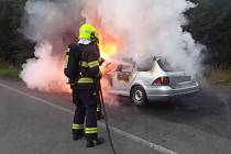 Likvidace požáru auta ve Šluknově - Kunraticích.