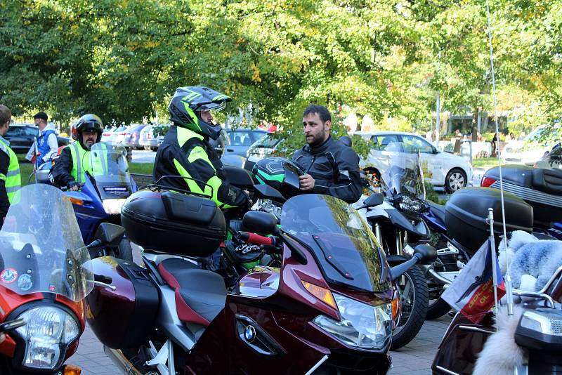 V sobotu se nejen na Mostecku uskutečnila spanilá jízda motorkářů UniRiders, která finančně pomohla třem těžce nemocným dětem.