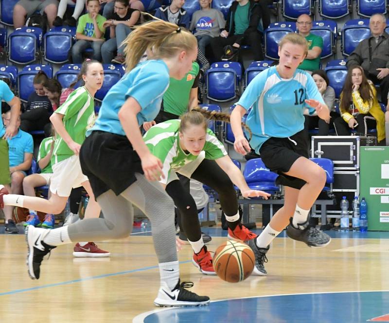 FINÁLOVÉ BOJE. Sportovní liga základních škol má za sebou finále v basketbalu.