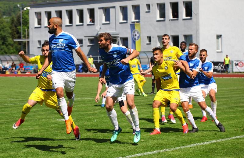 REMÍZA. Varnsdorf (ve žlutém) remizoval s Táborskem 1:1.