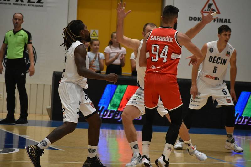 Děčínští basketbalisté doma porazili Pardubice.