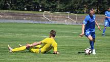 REMÍZA. Fotbalisté Varnsdorfu (ve žlutém) remizovali s Libercem 1:1.