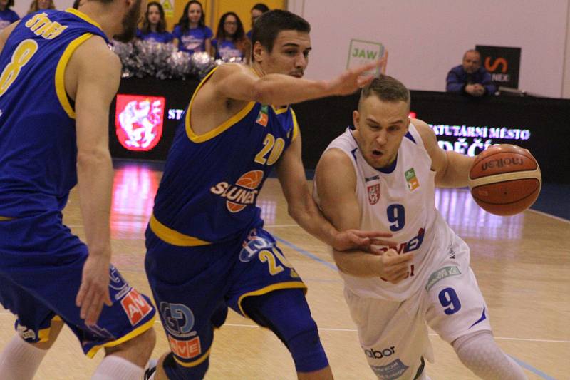 DERBY. Děčínští basketbalisté přivítali Ústí nad Labem.