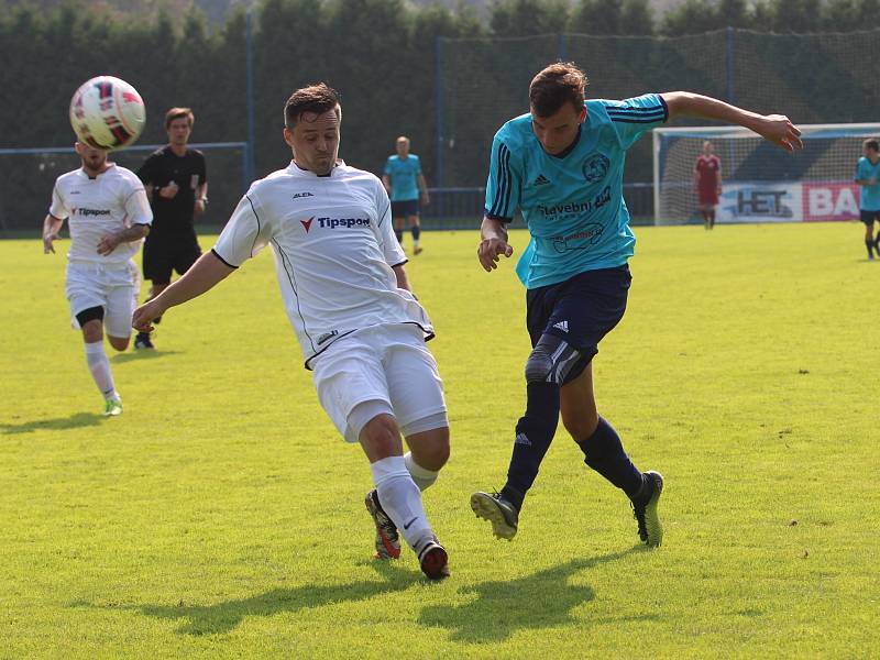 DEBAKL. Jílovští fotbalisté (v modrém) prohráli v Bílině 0:7.