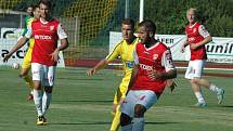 DOBRÁ PRÁCE. Varnsdorf (ve žlutém) doma porazil Pardubice 3:0.