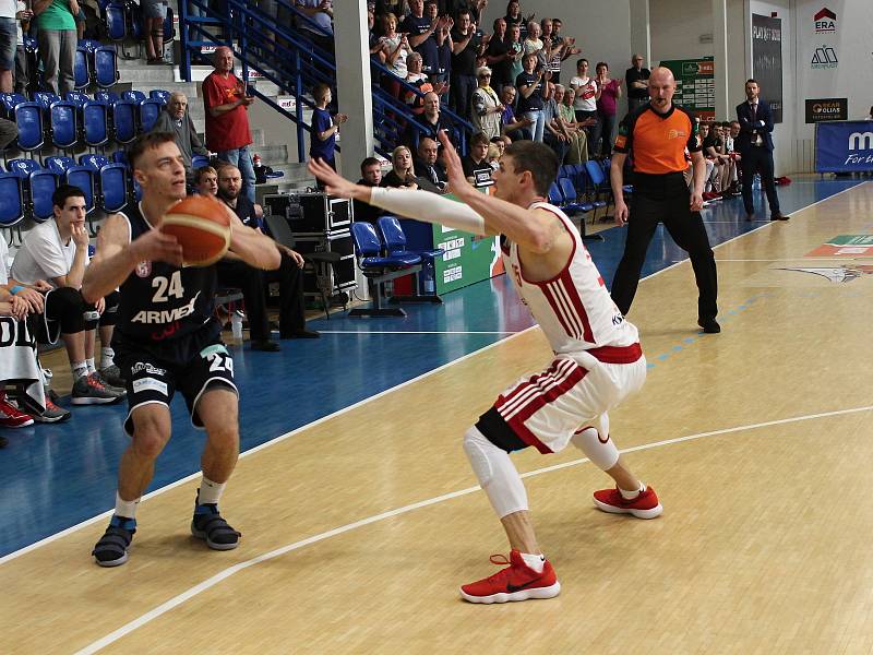 Děčínští basketbalisté nestačili ani ve druhém čtvrtfinále na Svitavy.