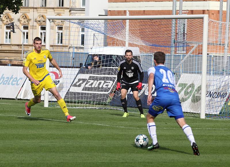 VARNSDORF (ve žlutém) vyhrál ve Znojmě 2:0.