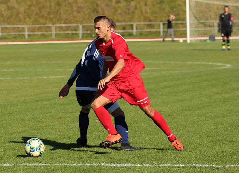 PORÁŽKA. Rumburk (v červeném) doma podlehl Bílině 2:3.