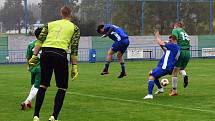 Fotbalisté Vilémova (zelené dresy) doma porazili Modrou 2:0.