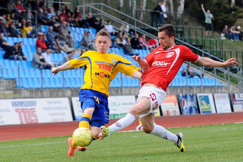 KONEČNĚ! Varnsdorf (ve žlutém) doma porazil Pardubice 2:0.