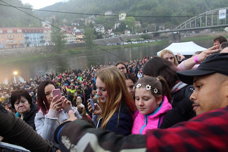 Druhý den Labefestu v Děčíně zahrál Ben Cristovao, Olympic nebo Th!S s Vojtou Kotkem.