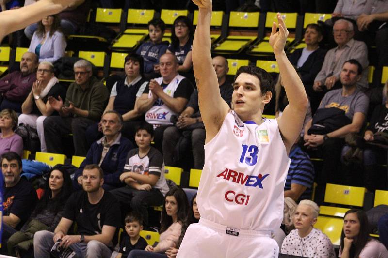 DERBY. Děčínští basketbalisté přivítali Ústí nad Labem.